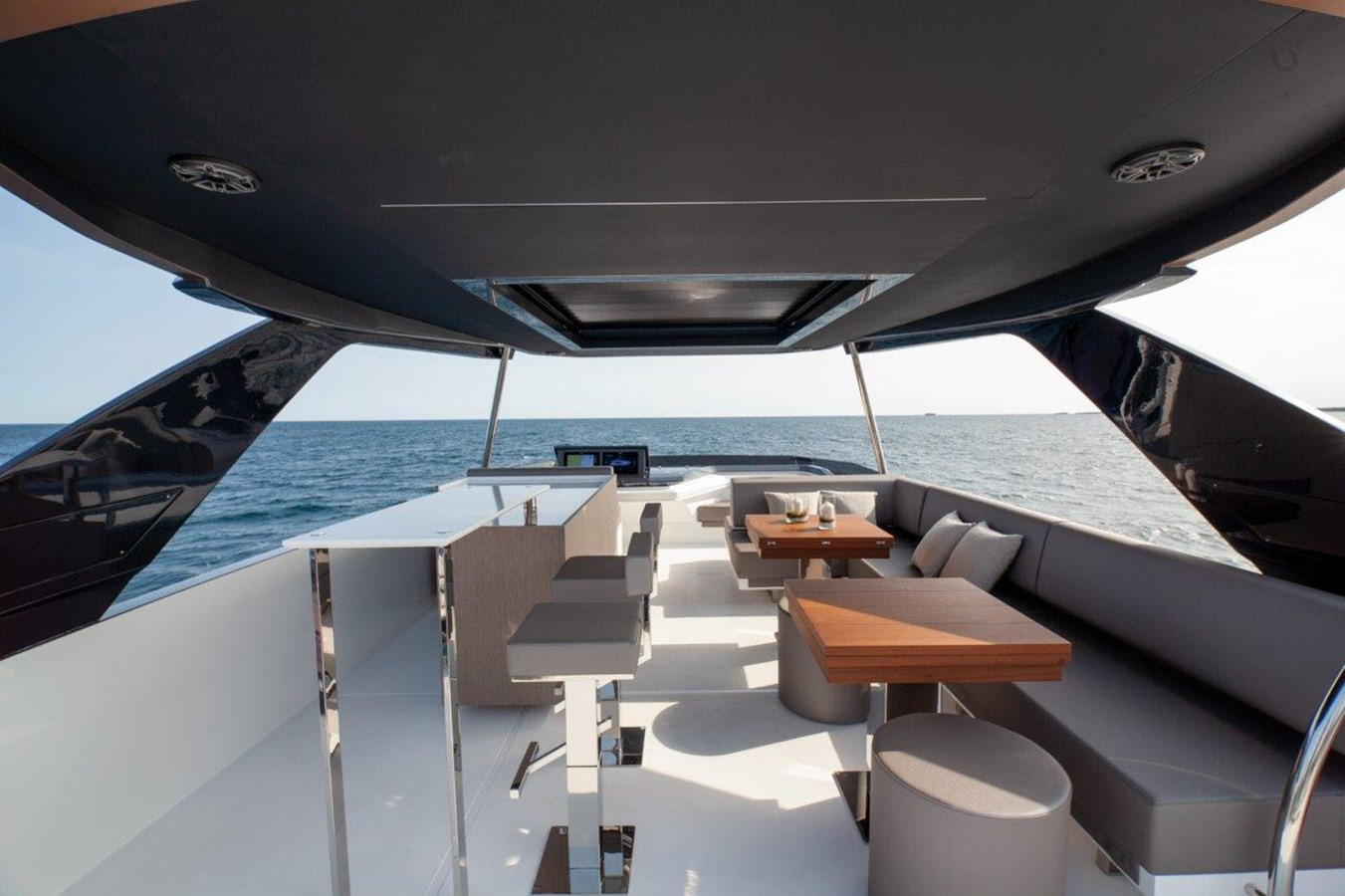 https://arconyachts.ams3.digitaloceanspaces.com/86350/conversions/large_3059722-optimize.jpg