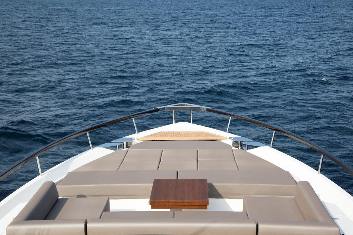 https://arconyachts.ams3.digitaloceanspaces.com/86370/conversions/large_3059730-optimize.jpg