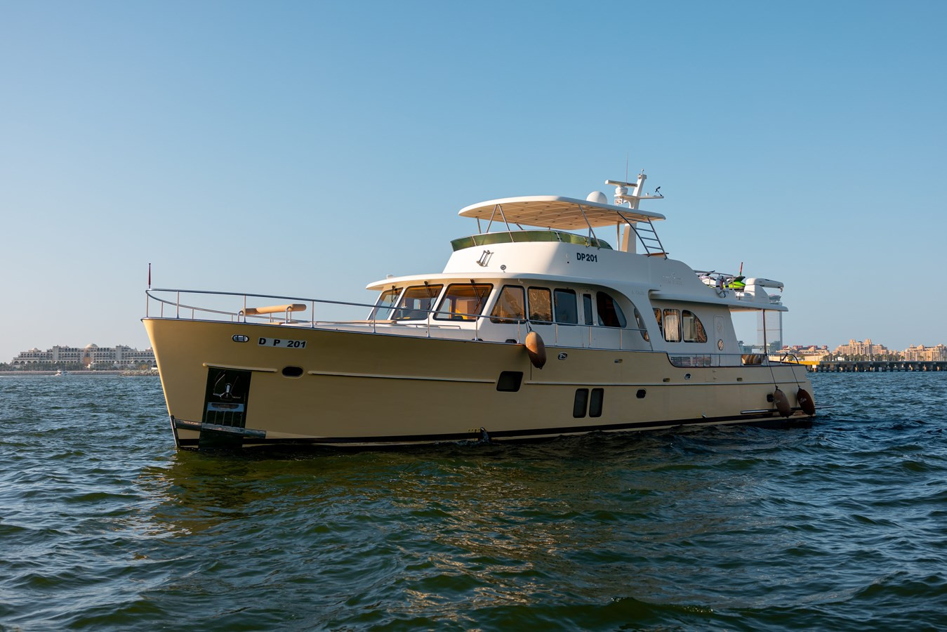 https://arconyachts.ams3.digitaloceanspaces.com/86383/conversions/large_4182257-optimize.jpg