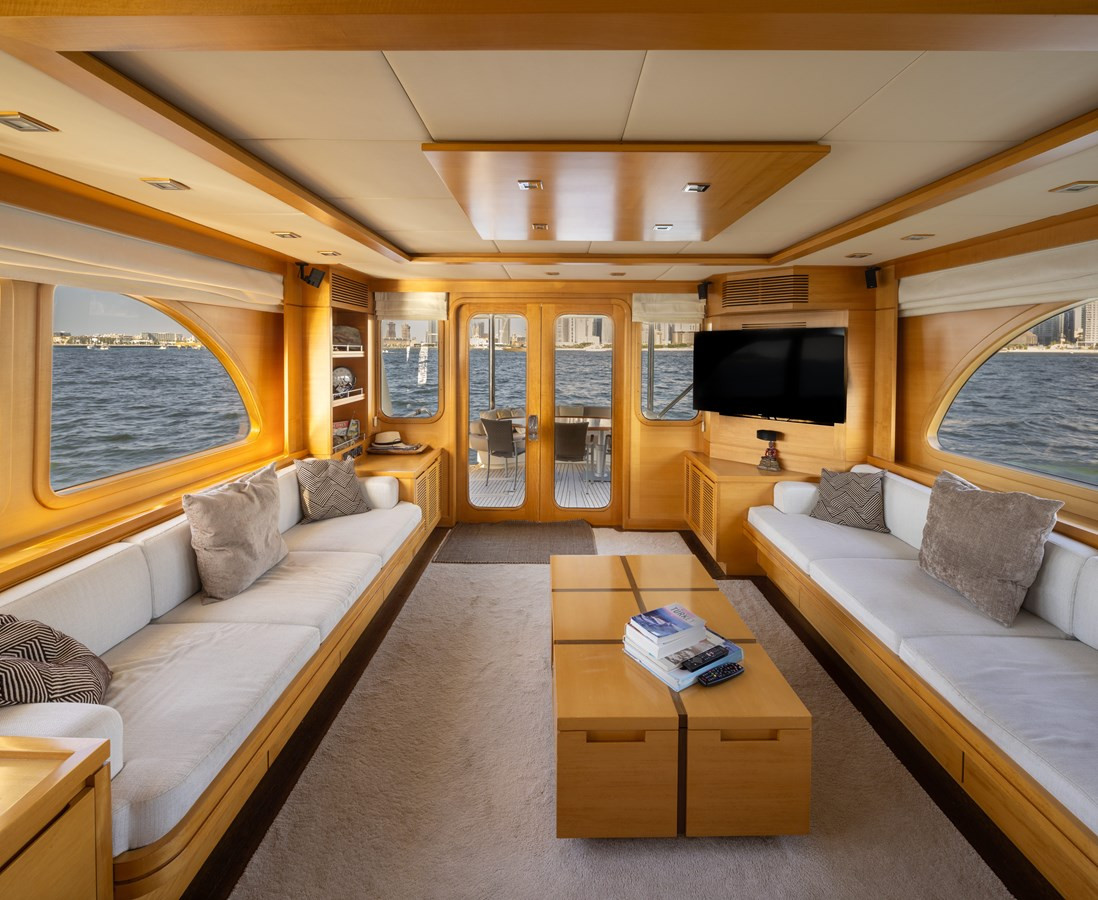 https://arconyachts.ams3.digitaloceanspaces.com/86401/conversions/large_4182250-optimize.jpg