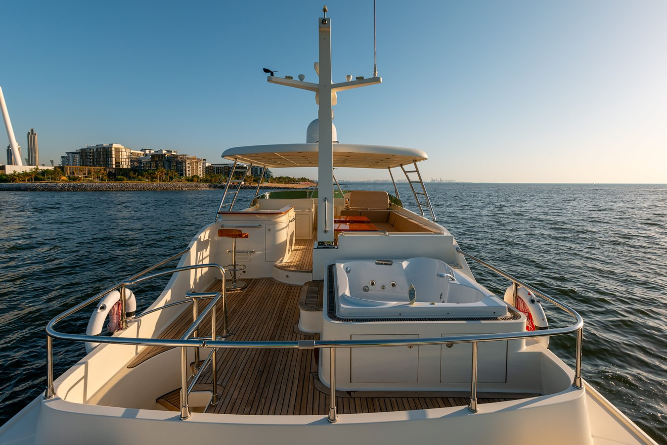 https://arconyachts.ams3.digitaloceanspaces.com/86466/conversions/large_4182274-optimize.jpg