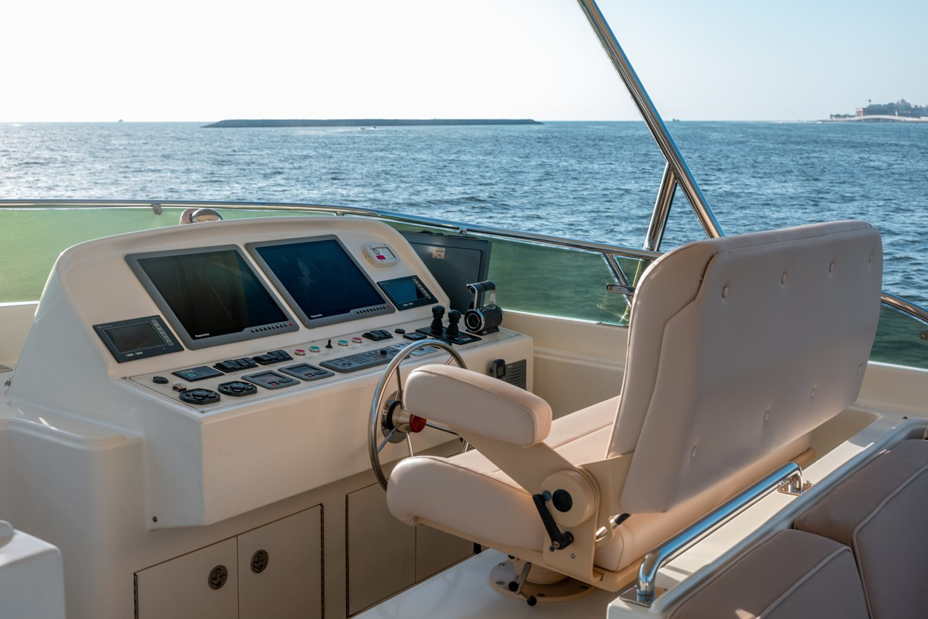 https://arconyachts.ams3.digitaloceanspaces.com/86488/conversions/large_4182268-optimize.jpg