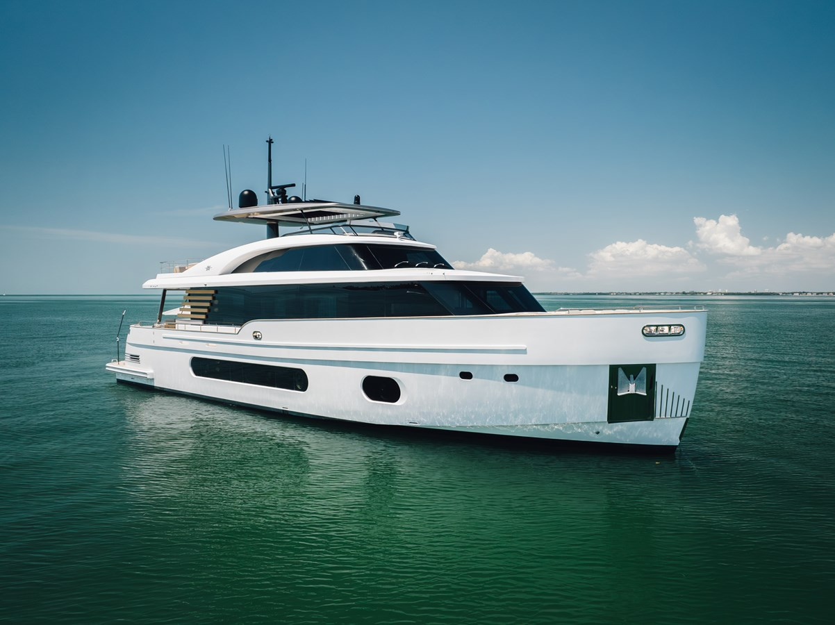 https://arconyachts.ams3.digitaloceanspaces.com/86549/conversions/large_3893920-optimize.jpg