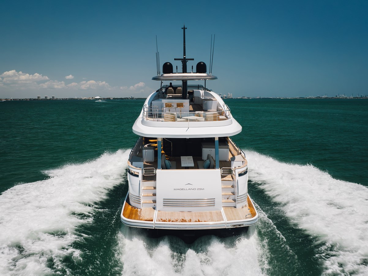 https://arconyachts.ams3.digitaloceanspaces.com/86555/conversions/large_3893794-optimize.jpg