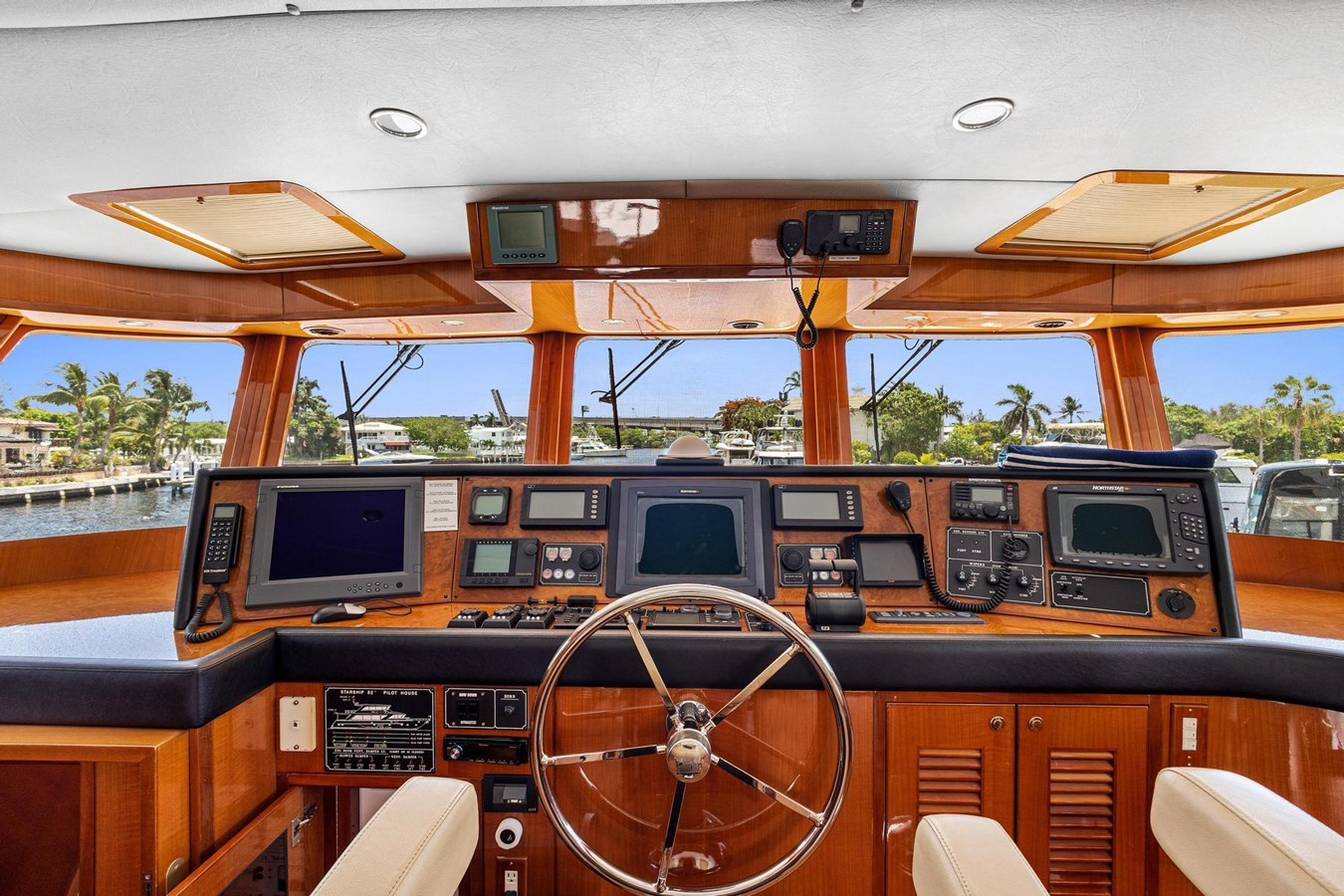 https://arconyachts.ams3.digitaloceanspaces.com/86571/conversions/large_3621196-optimize.jpg