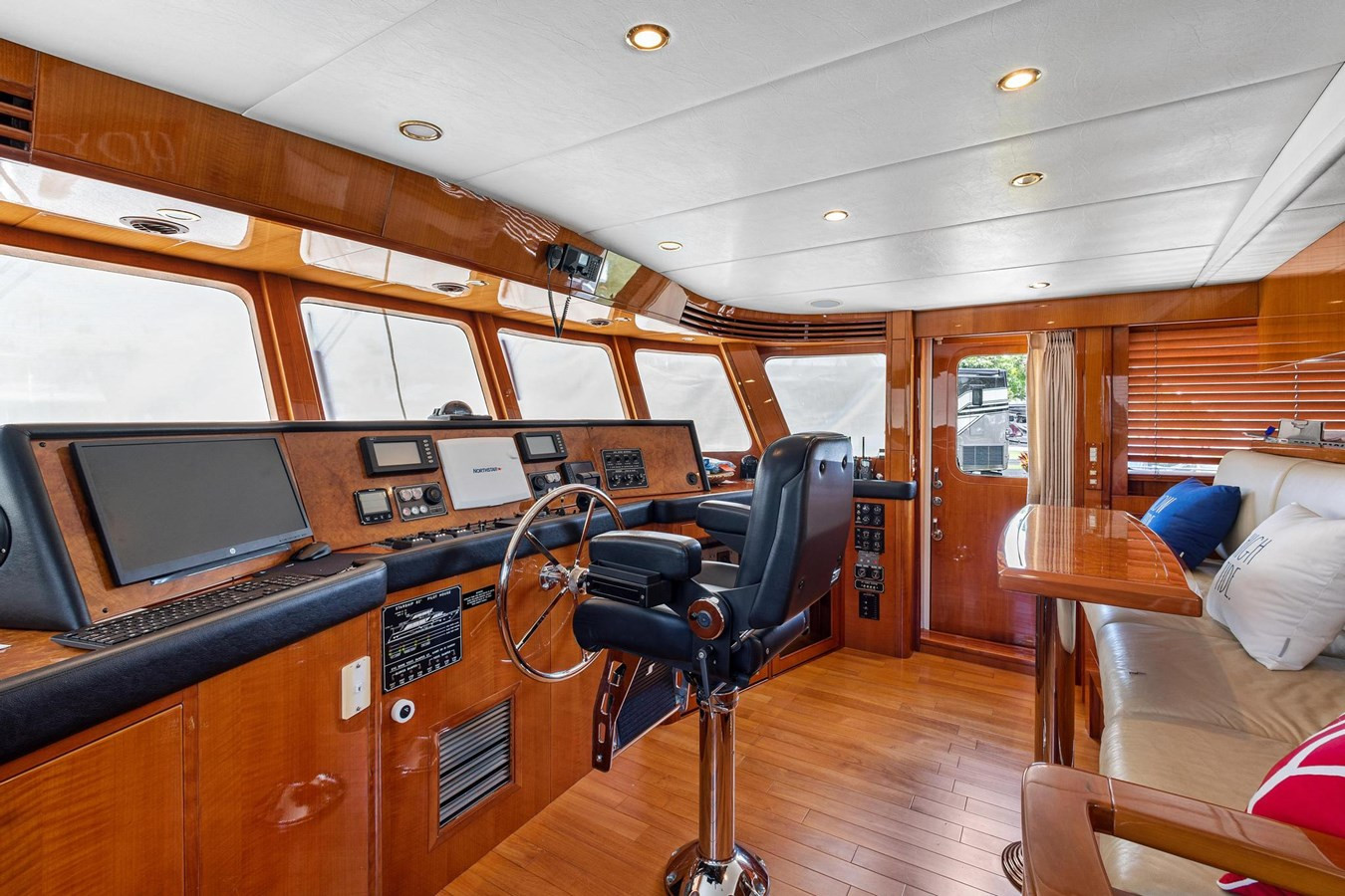 https://arconyachts.ams3.digitaloceanspaces.com/86577/conversions/large_3621198-optimize.jpg