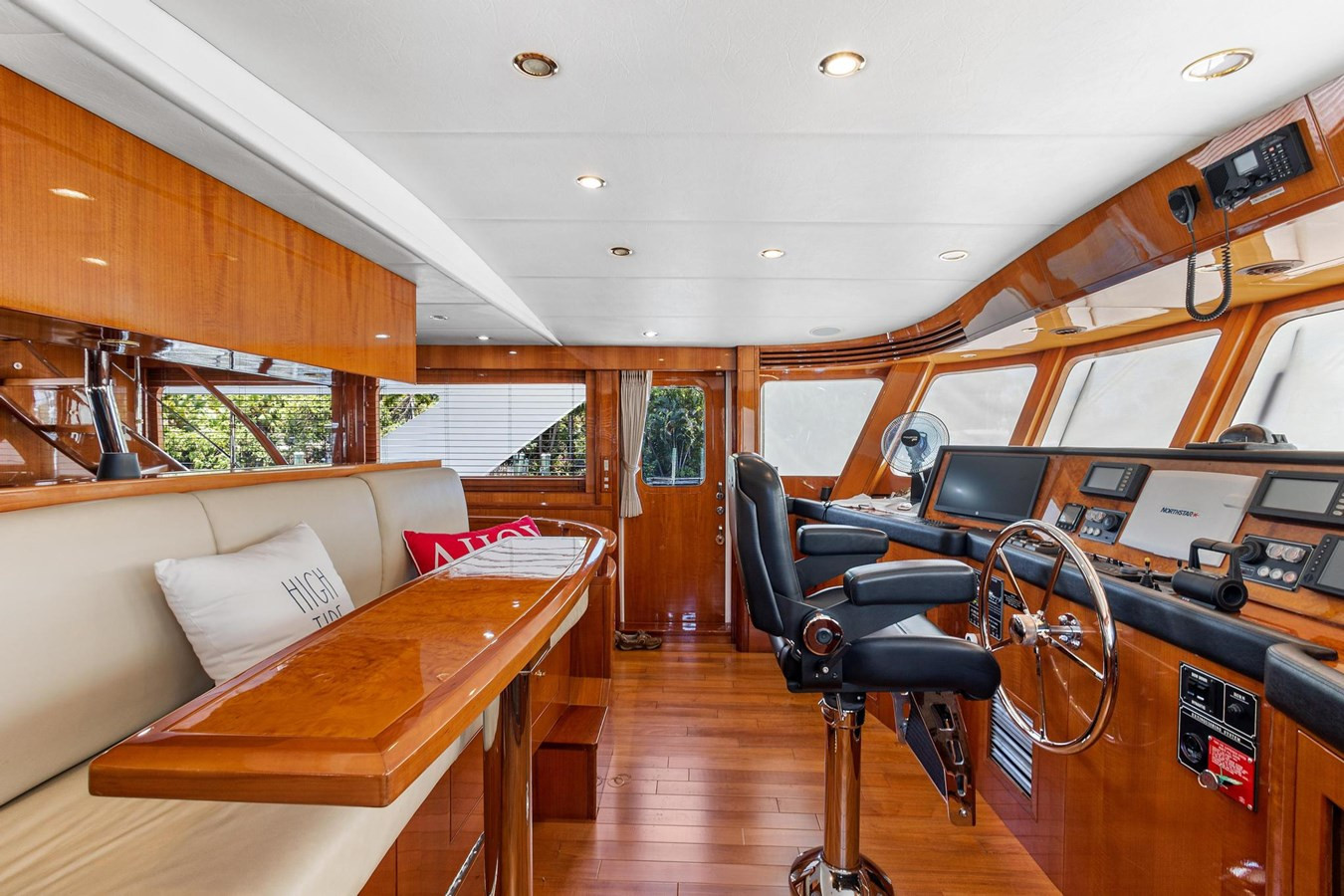 https://arconyachts.ams3.digitaloceanspaces.com/86583/conversions/large_3621200-optimize.jpg