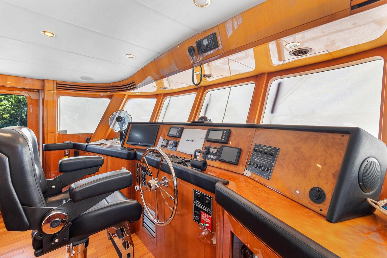 https://arconyachts.ams3.digitaloceanspaces.com/86587/conversions/large_3621201-optimize.jpg