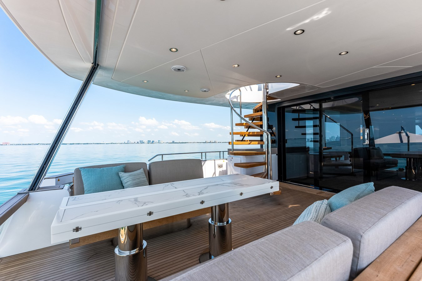 https://arconyachts.ams3.digitaloceanspaces.com/86595/conversions/large_3893832-optimize.jpg