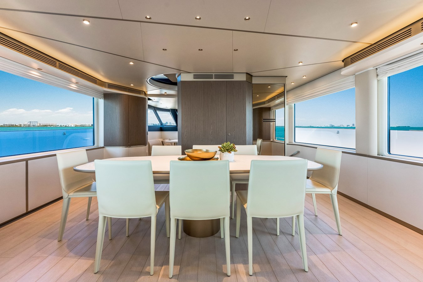 https://arconyachts.ams3.digitaloceanspaces.com/86616/conversions/large_3893815-optimize.jpg