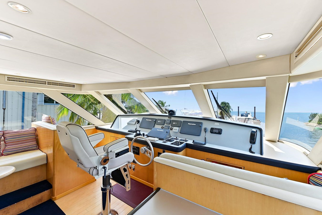 https://arconyachts.ams3.digitaloceanspaces.com/86618/conversions/large_4052281-optimize.jpg
