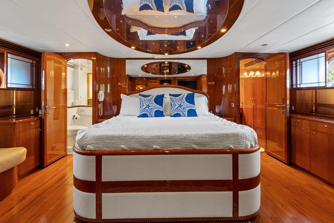 https://arconyachts.ams3.digitaloceanspaces.com/86652/conversions/large_3621222-optimize.jpg