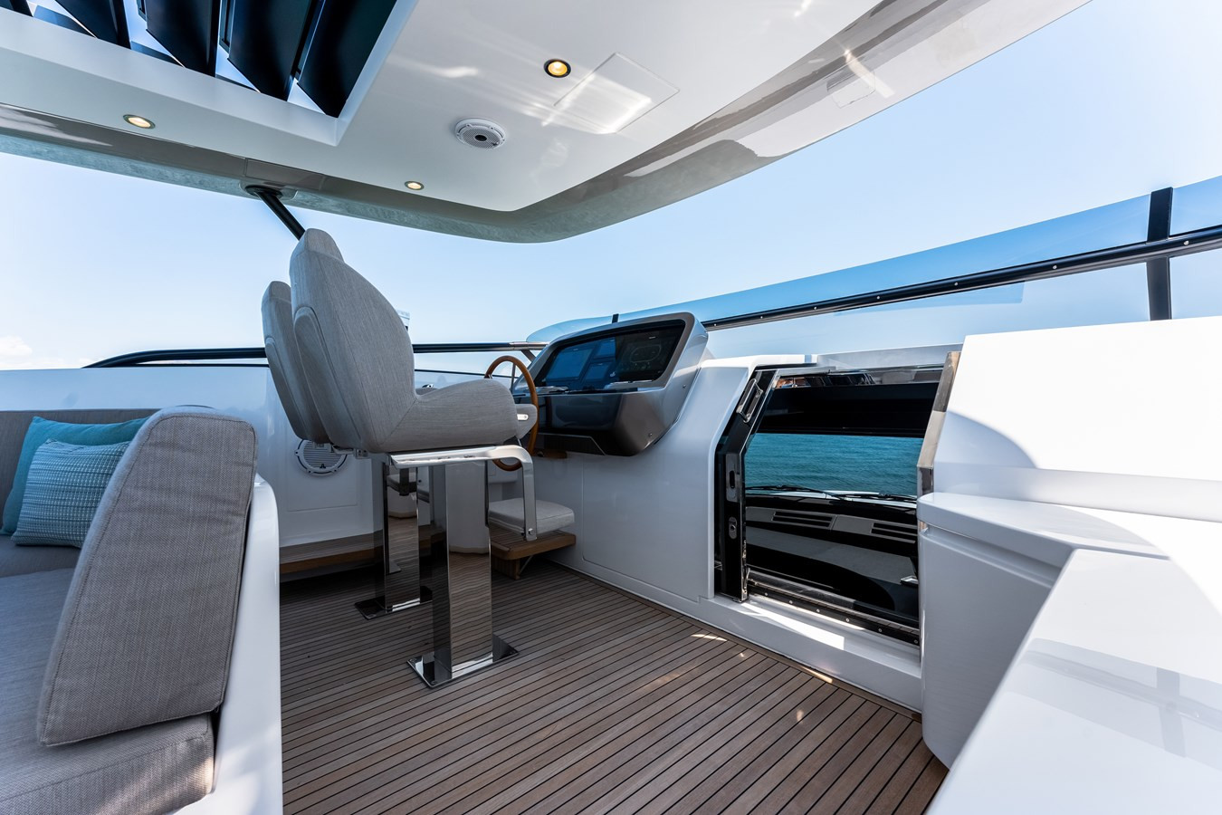 https://arconyachts.ams3.digitaloceanspaces.com/86653/conversions/large_3893845-optimize.jpg