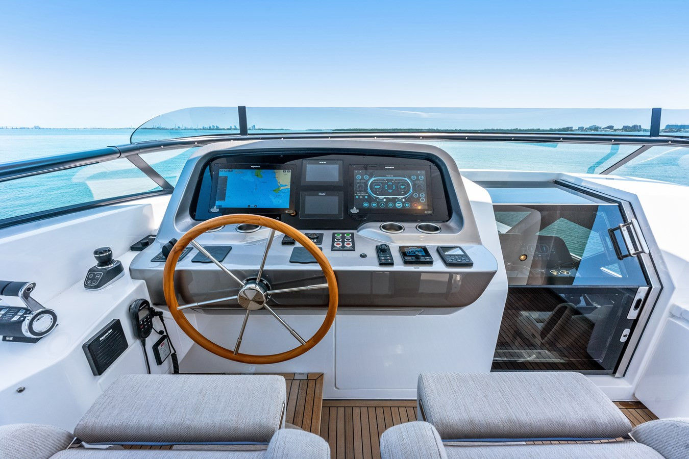 https://arconyachts.ams3.digitaloceanspaces.com/86656/conversions/large_3893844-optimize.jpg