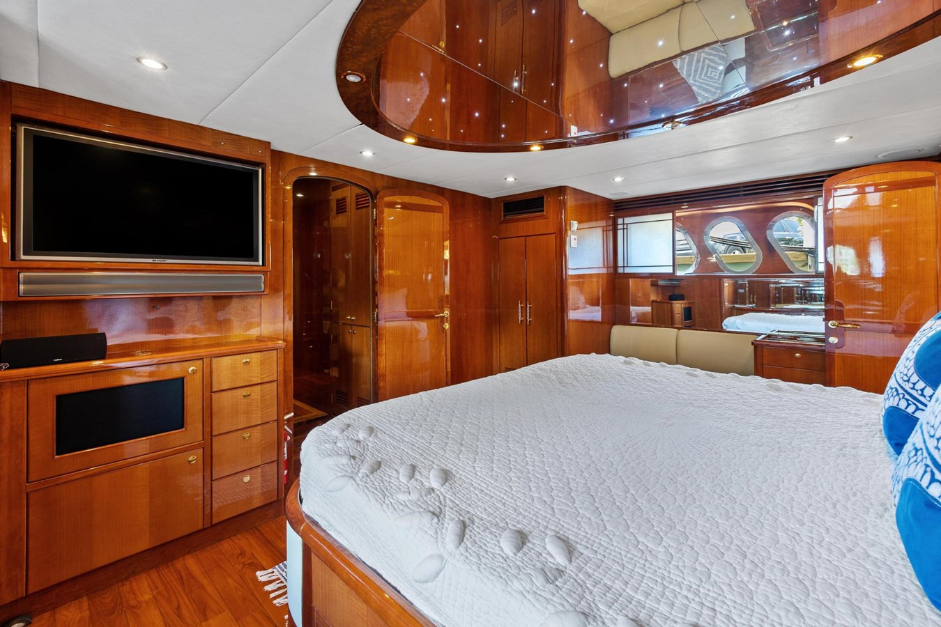 https://arconyachts.ams3.digitaloceanspaces.com/86660/conversions/large_3621225-optimize.jpg