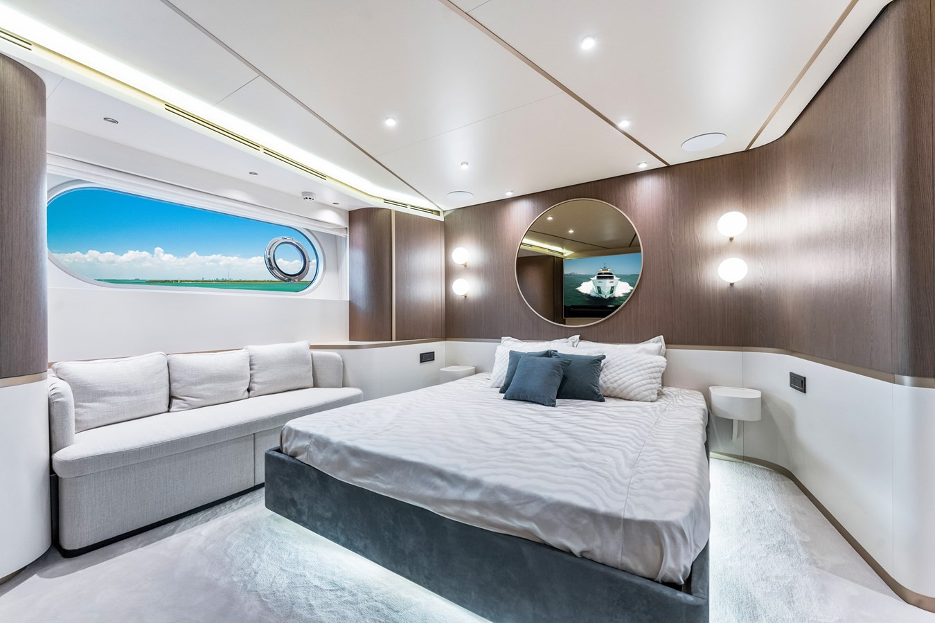 https://arconyachts.ams3.digitaloceanspaces.com/86679/conversions/large_3893803-optimize.jpg