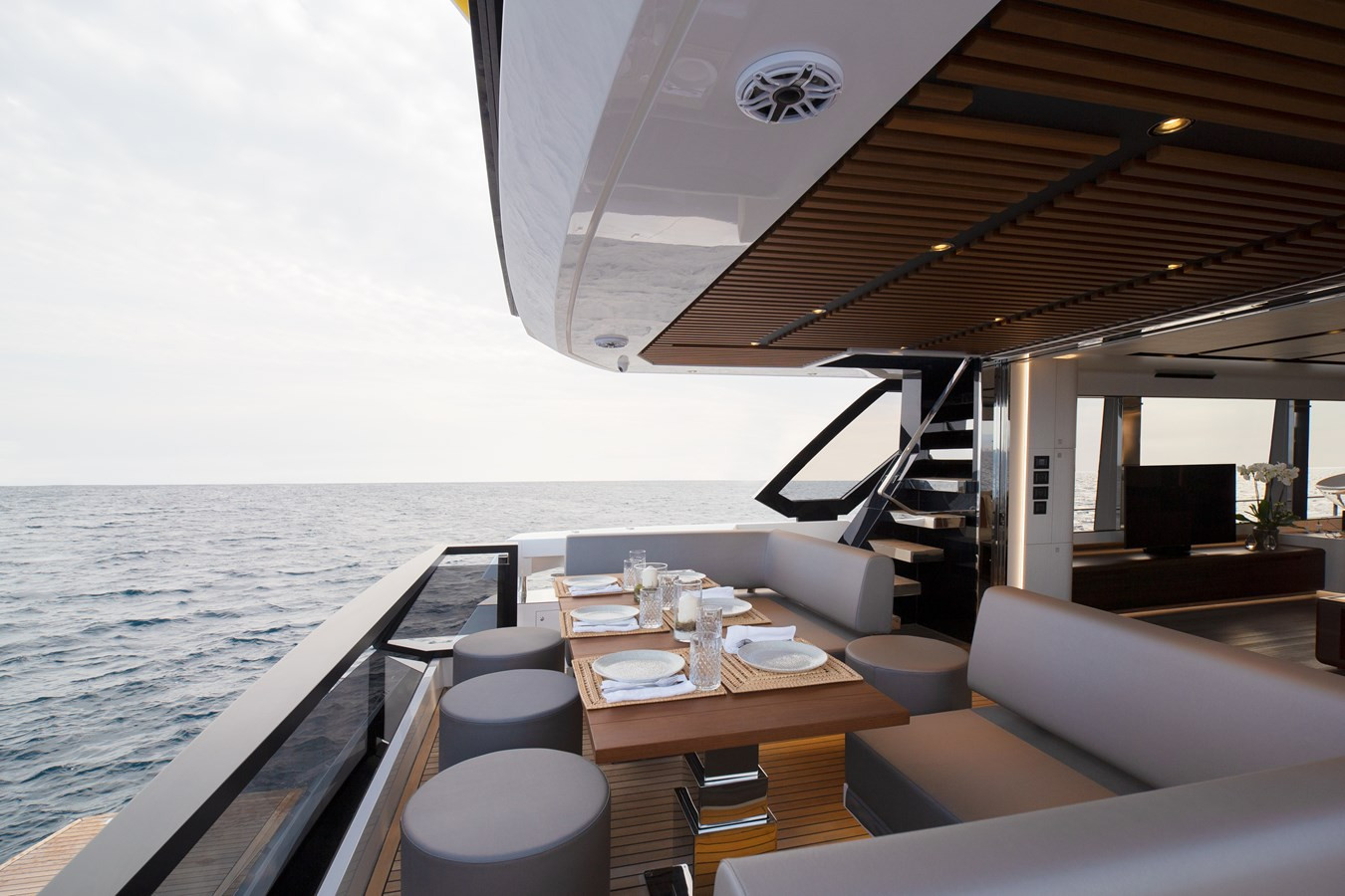 https://arconyachts.ams3.digitaloceanspaces.com/86774/conversions/large_4261147-optimize.jpg