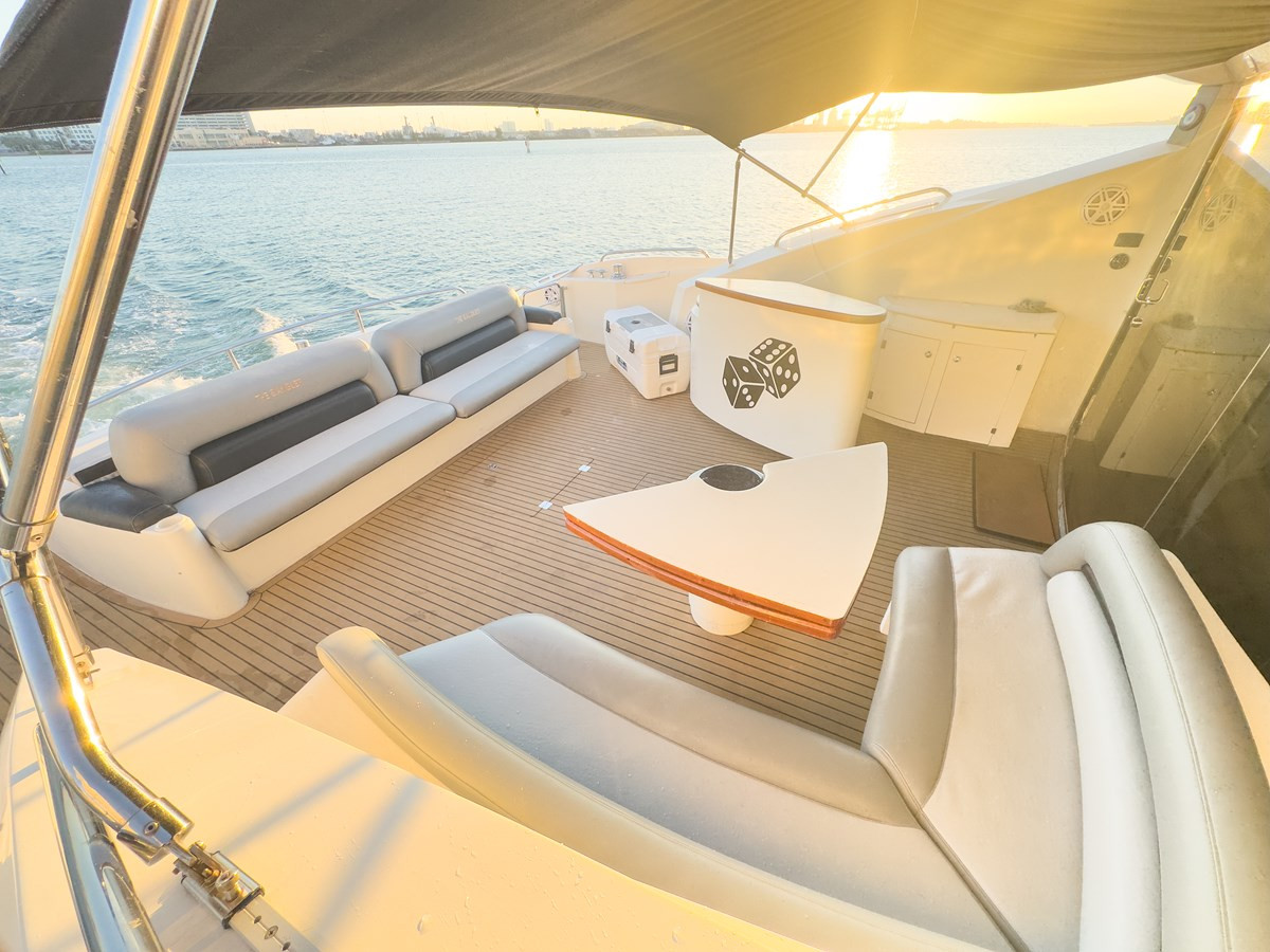 https://arconyachts.ams3.digitaloceanspaces.com/86894/conversions/large_4615343-optimize.jpg