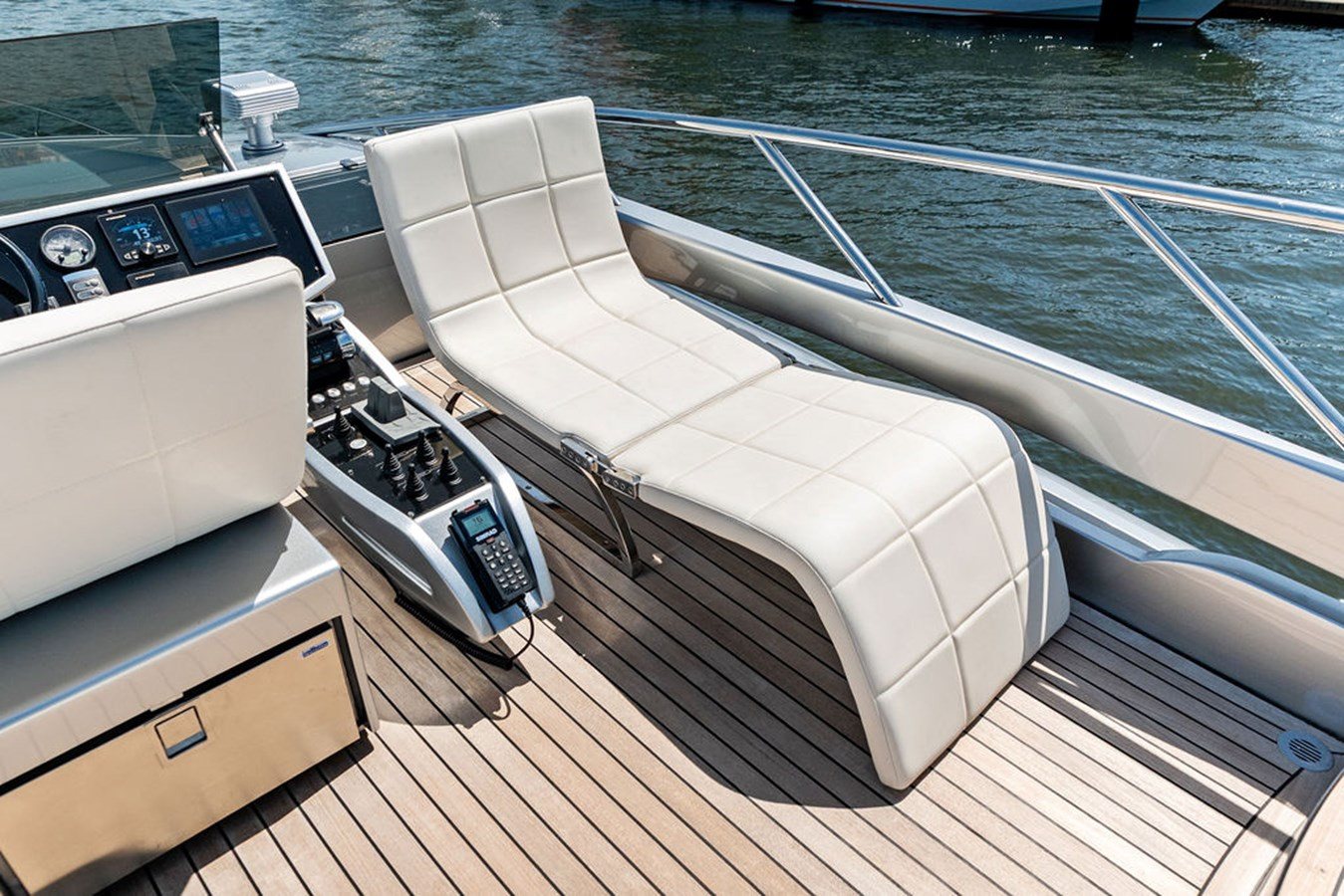 https://arconyachts.ams3.digitaloceanspaces.com/86909/conversions/large_4746310-optimize.jpg