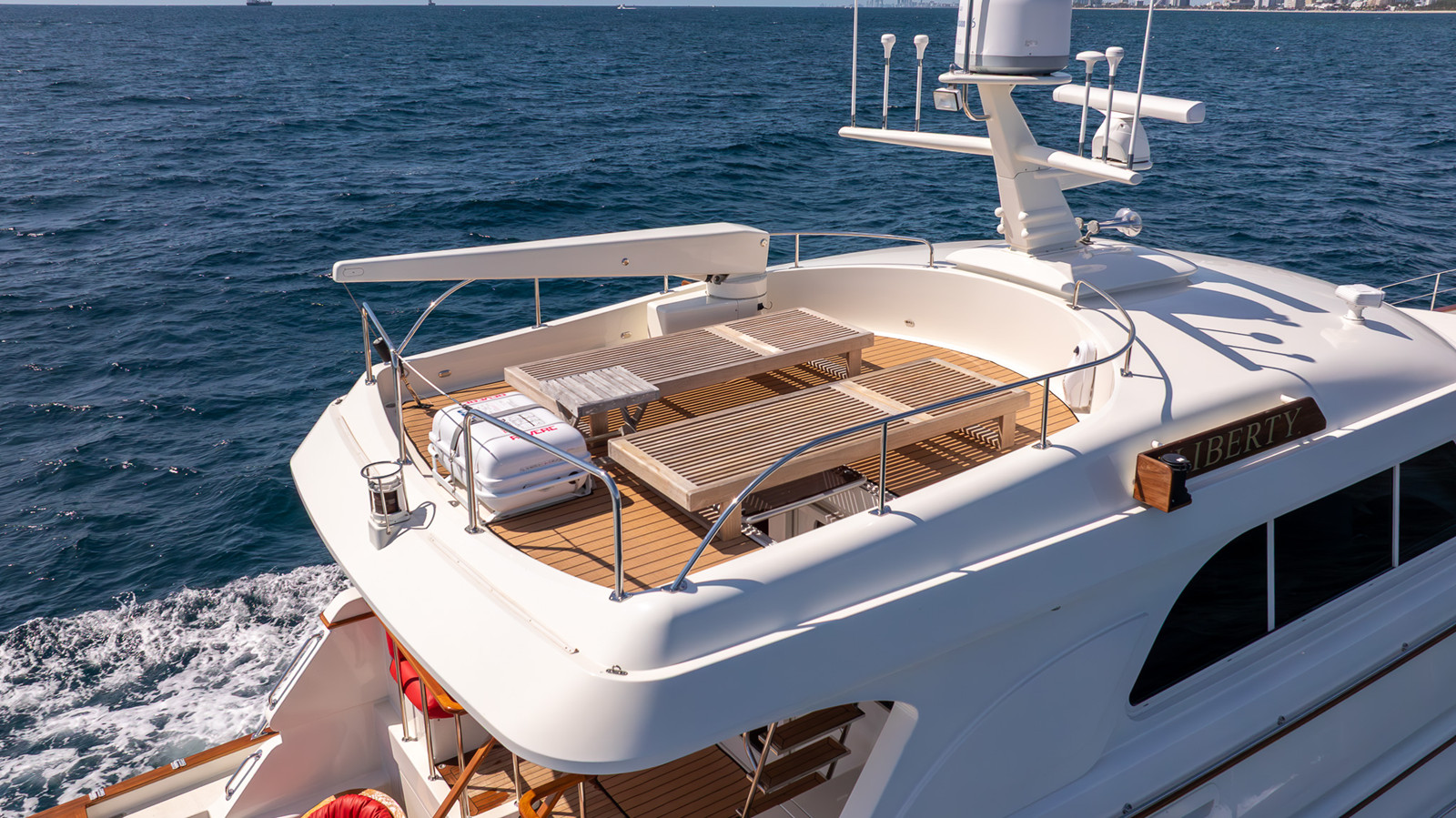 https://arconyachts.ams3.digitaloceanspaces.com/86918/conversions/large_4814639-optimize.jpg