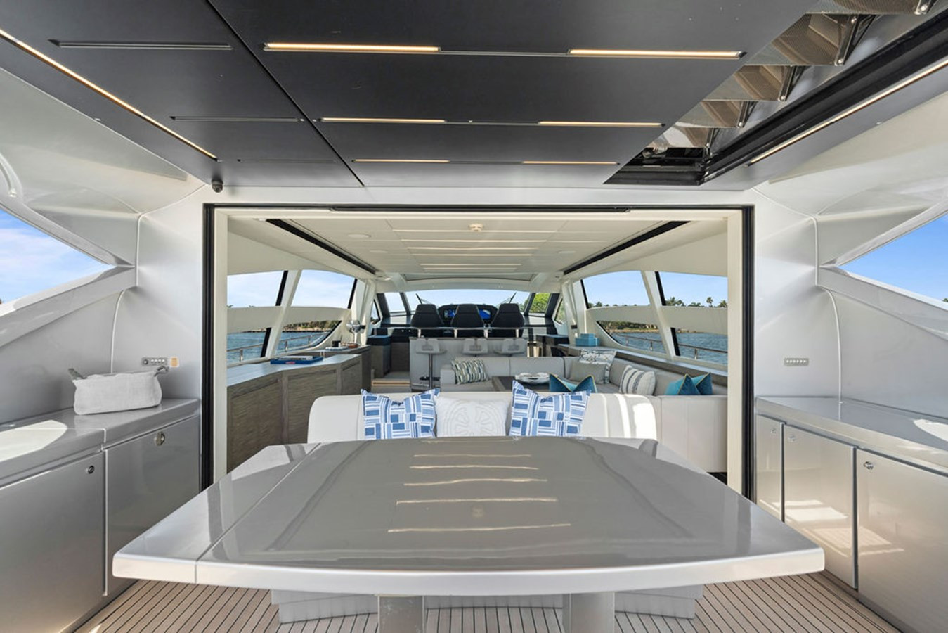 https://arconyachts.ams3.digitaloceanspaces.com/86933/conversions/large_4746281-optimize.jpg