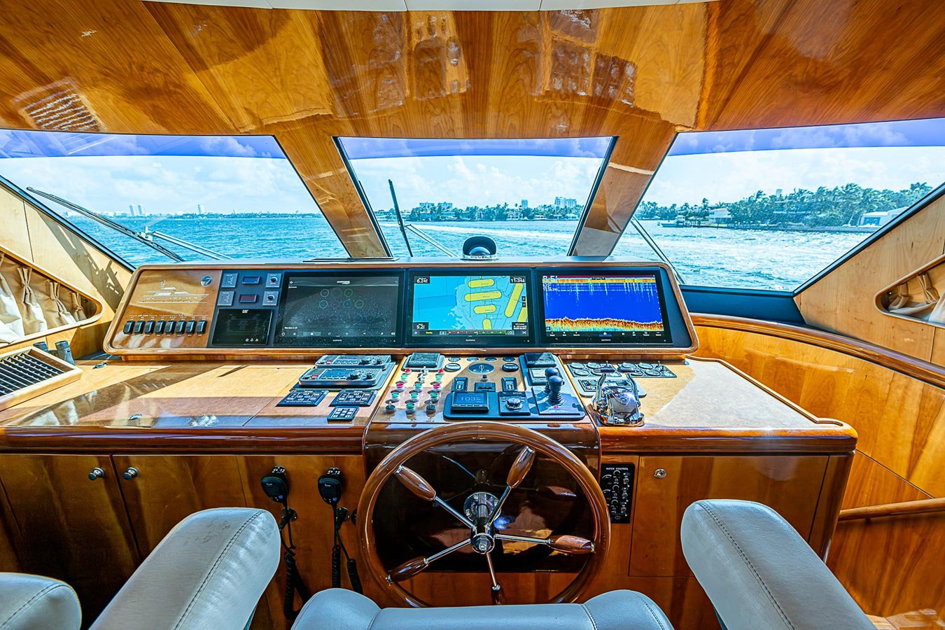 https://arconyachts.ams3.digitaloceanspaces.com/86938/conversions/large_4819305-optimize.jpg