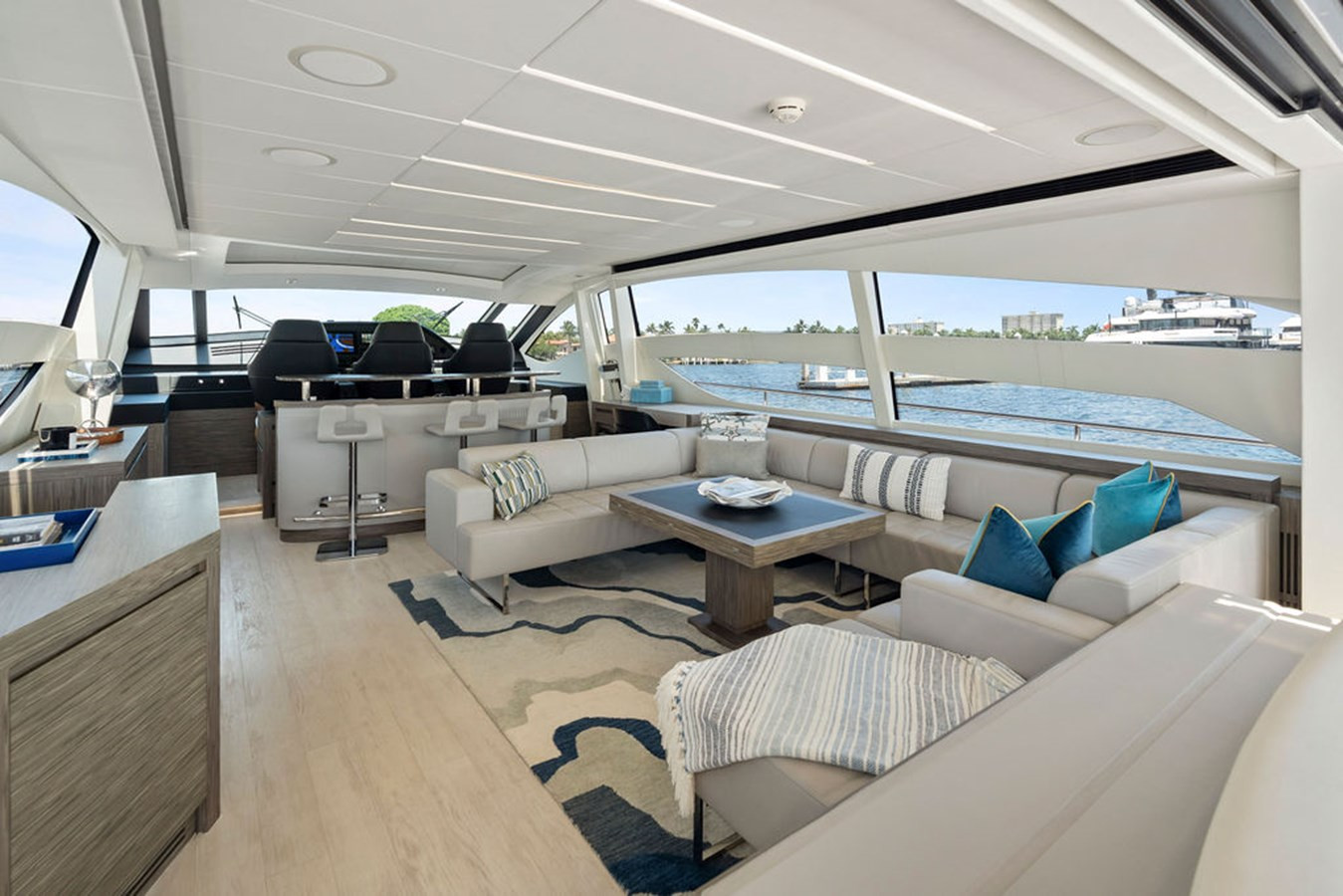 https://arconyachts.ams3.digitaloceanspaces.com/86941/conversions/large_4746246-optimize.jpg