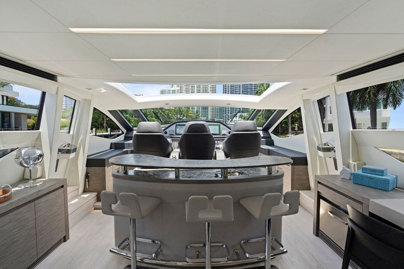 https://arconyachts.ams3.digitaloceanspaces.com/86961/conversions/large_4746250-optimize.jpg