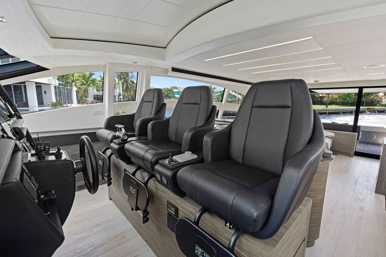 https://arconyachts.ams3.digitaloceanspaces.com/86973/conversions/large_4746358-optimize.jpg