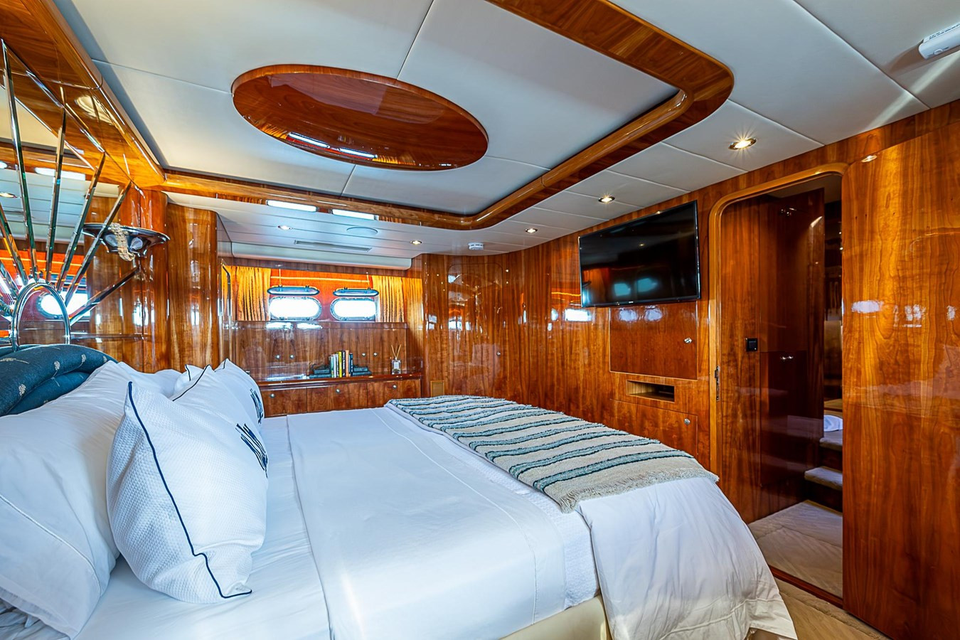 https://arconyachts.ams3.digitaloceanspaces.com/86999/conversions/large_4819327-optimize.jpg