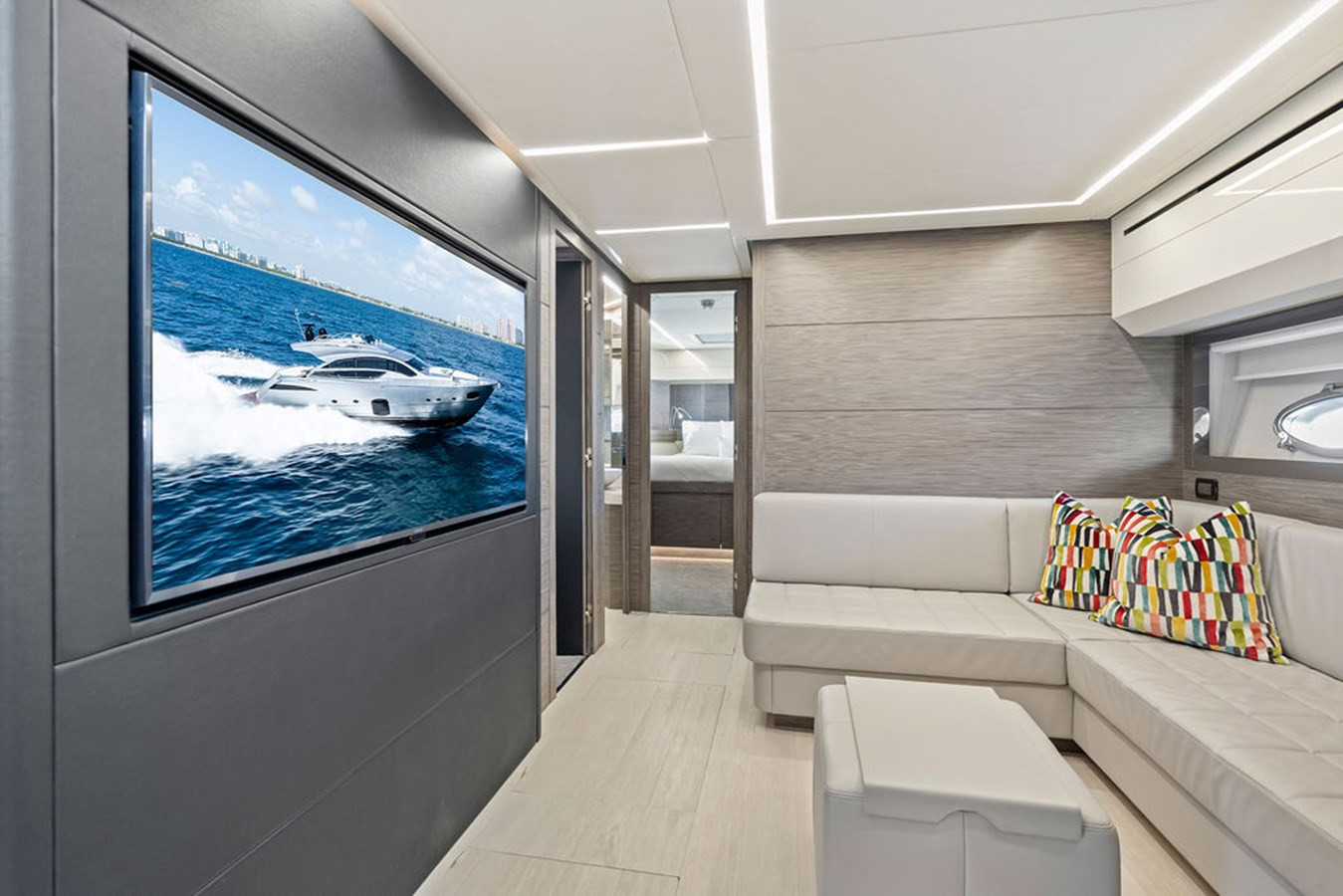 https://arconyachts.ams3.digitaloceanspaces.com/87000/conversions/large_4746305-optimize.jpg