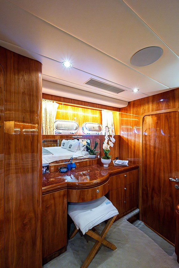 https://arconyachts.ams3.digitaloceanspaces.com/87014/conversions/large_4819333-optimize.jpg