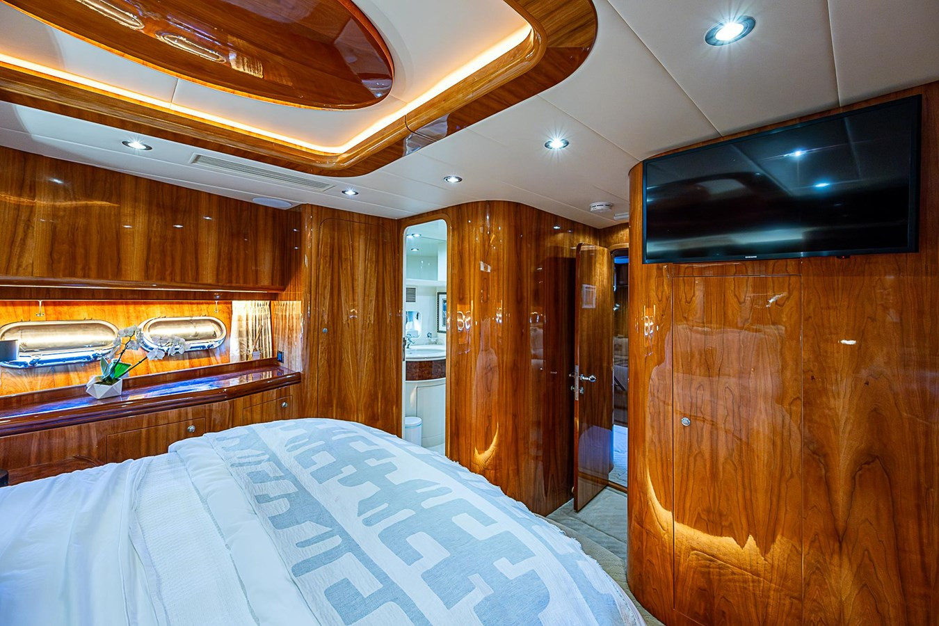 https://arconyachts.ams3.digitaloceanspaces.com/87036/conversions/large_4819343-optimize.jpg