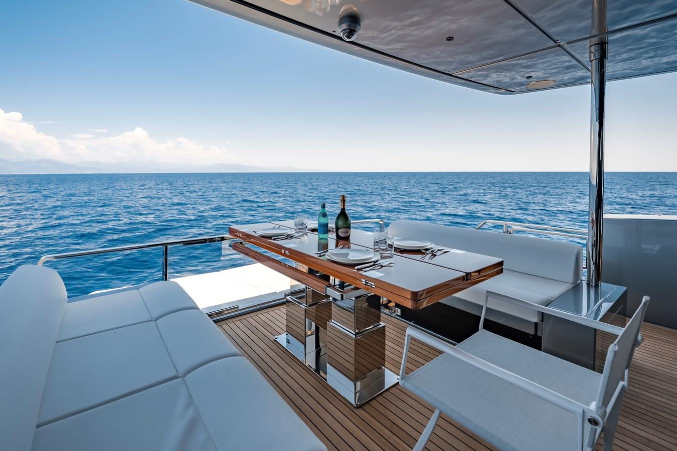https://arconyachts.ams3.digitaloceanspaces.com/87096/conversions/large_4827597-optimize.jpg