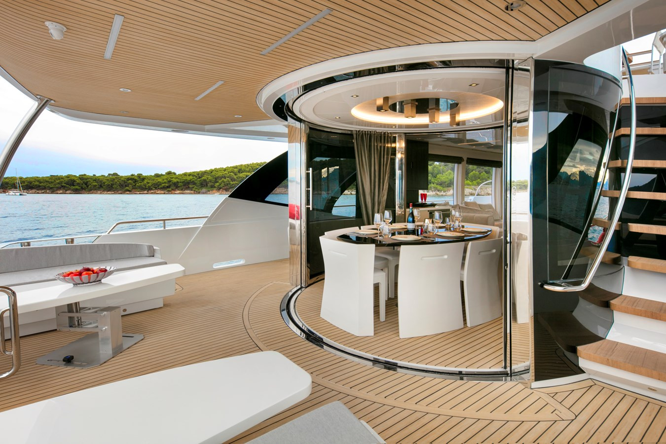 https://arconyachts.ams3.digitaloceanspaces.com/87197/conversions/large_3813671-optimize.jpg