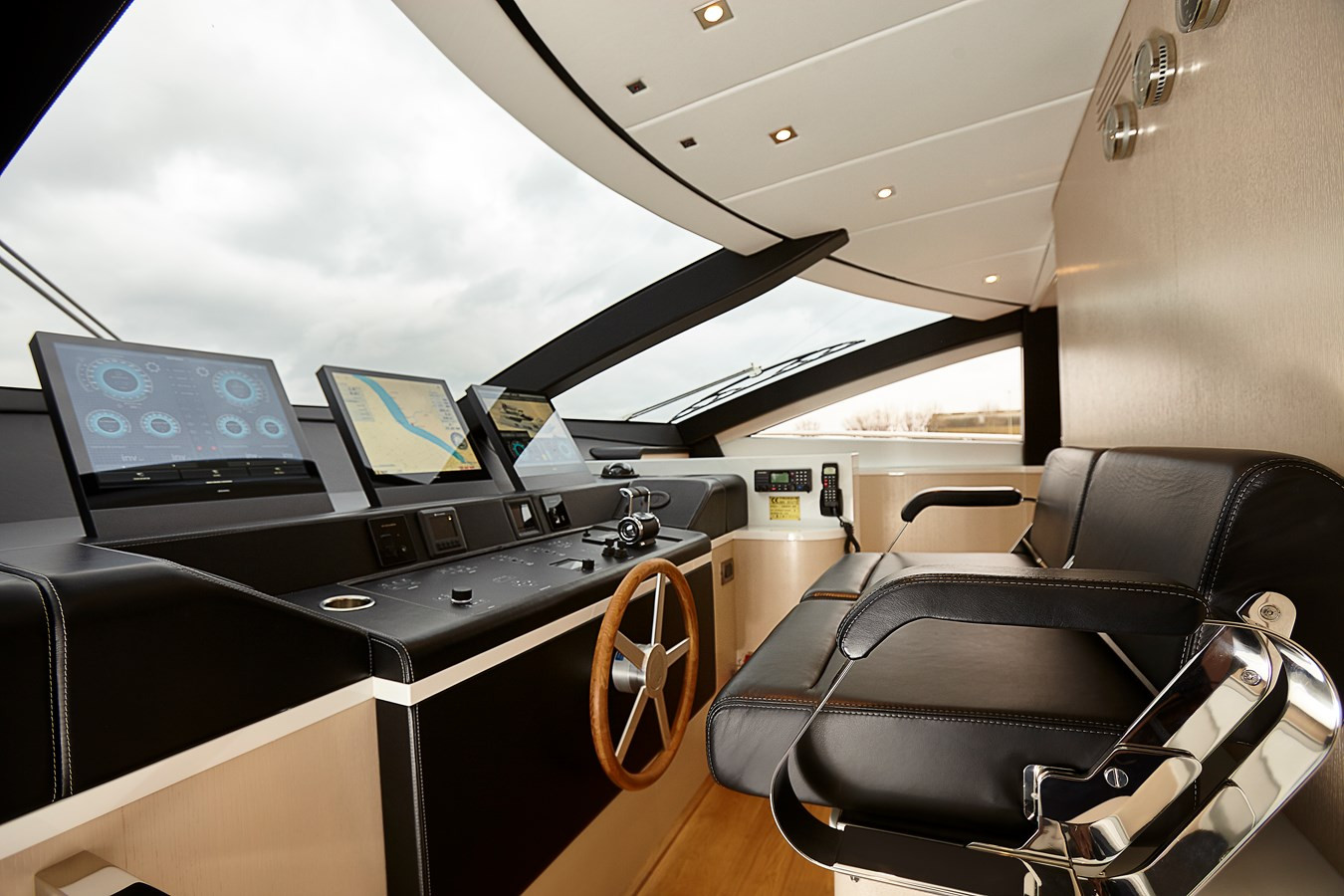 https://arconyachts.ams3.digitaloceanspaces.com/87217/conversions/large_3813677-optimize.jpg