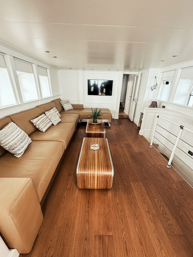 https://arconyachts.ams3.digitaloceanspaces.com/87240/conversions/large_3859304-optimize.jpg