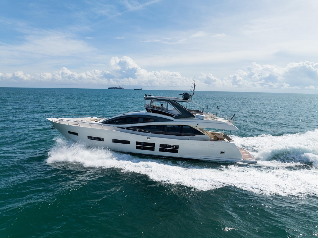 https://arconyachts.ams3.digitaloceanspaces.com/87256/conversions/large_4392604-optimize.jpg