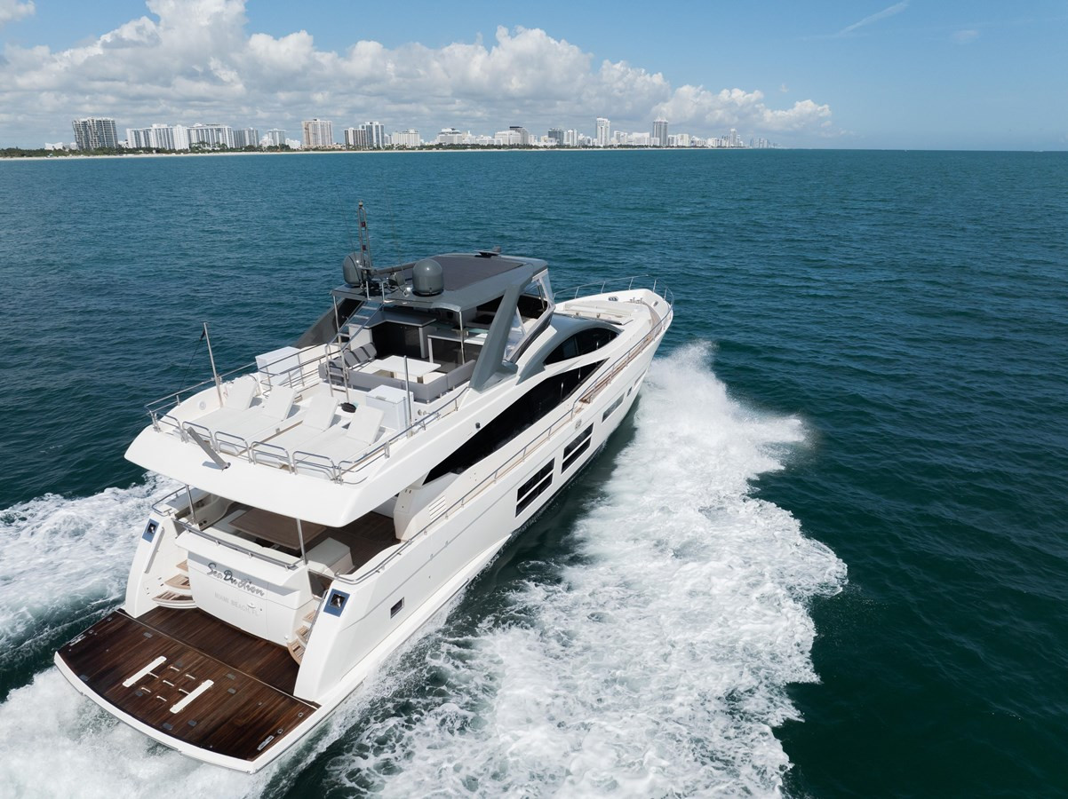https://arconyachts.ams3.digitaloceanspaces.com/87269/conversions/large_4392609-optimize.jpg
