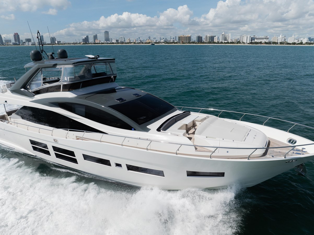 https://arconyachts.ams3.digitaloceanspaces.com/87275/conversions/large_4392611-optimize.jpg