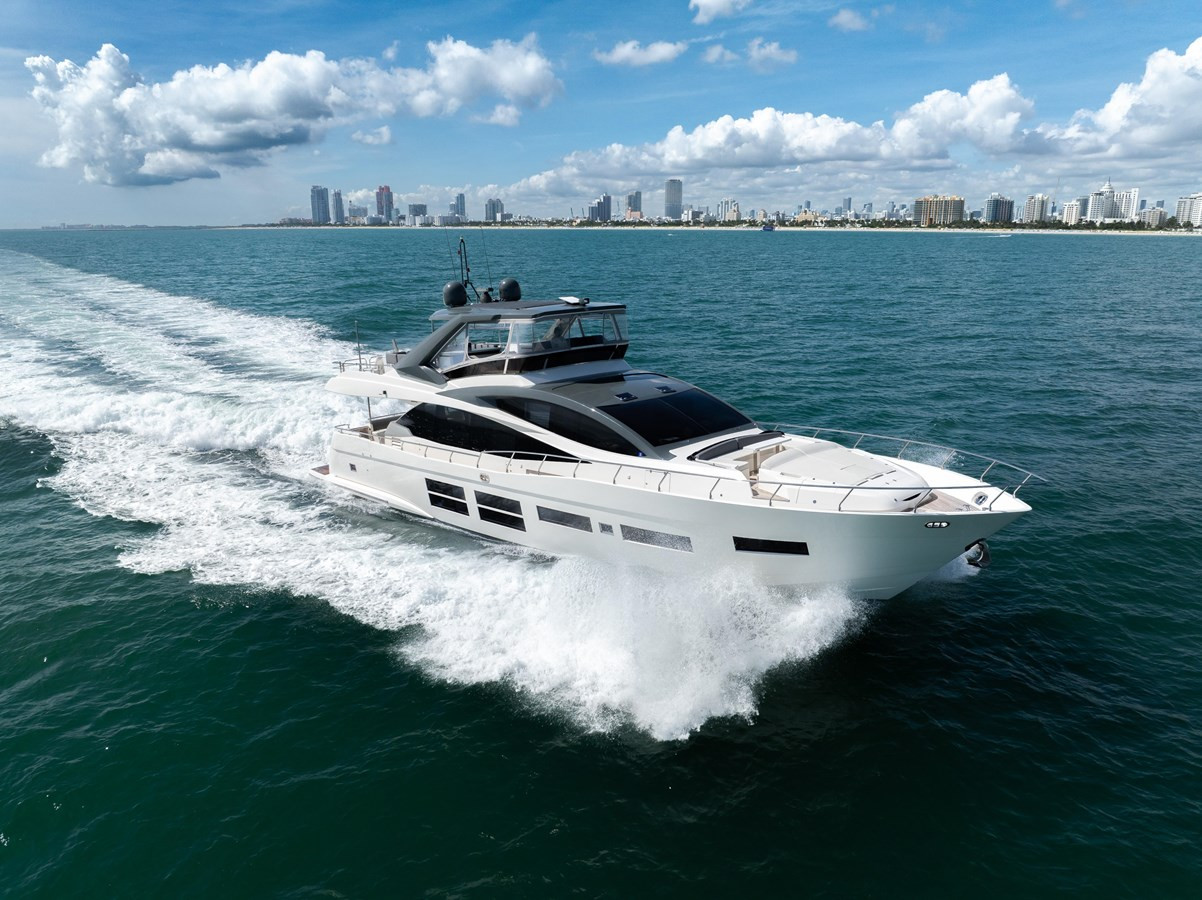https://arconyachts.ams3.digitaloceanspaces.com/87279/conversions/large_4392612-optimize.jpg