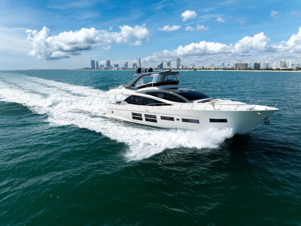 https://arconyachts.ams3.digitaloceanspaces.com/87282/conversions/large_4392613-optimize.jpg