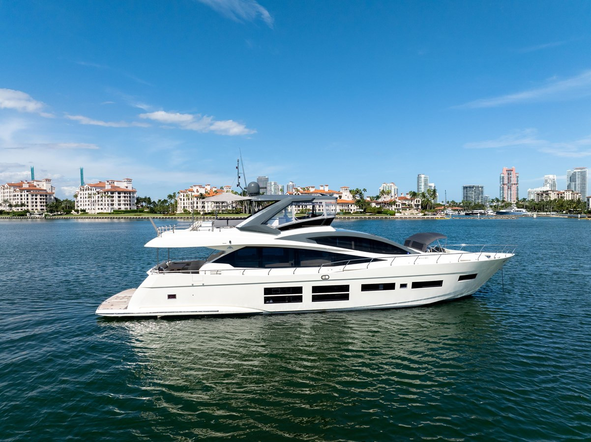 https://arconyachts.ams3.digitaloceanspaces.com/87291/conversions/large_4392616-optimize.jpg