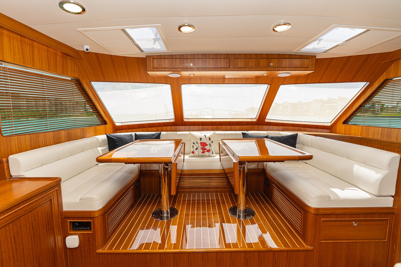 https://arconyachts.ams3.digitaloceanspaces.com/87311/conversions/large_4613158-optimize.jpg