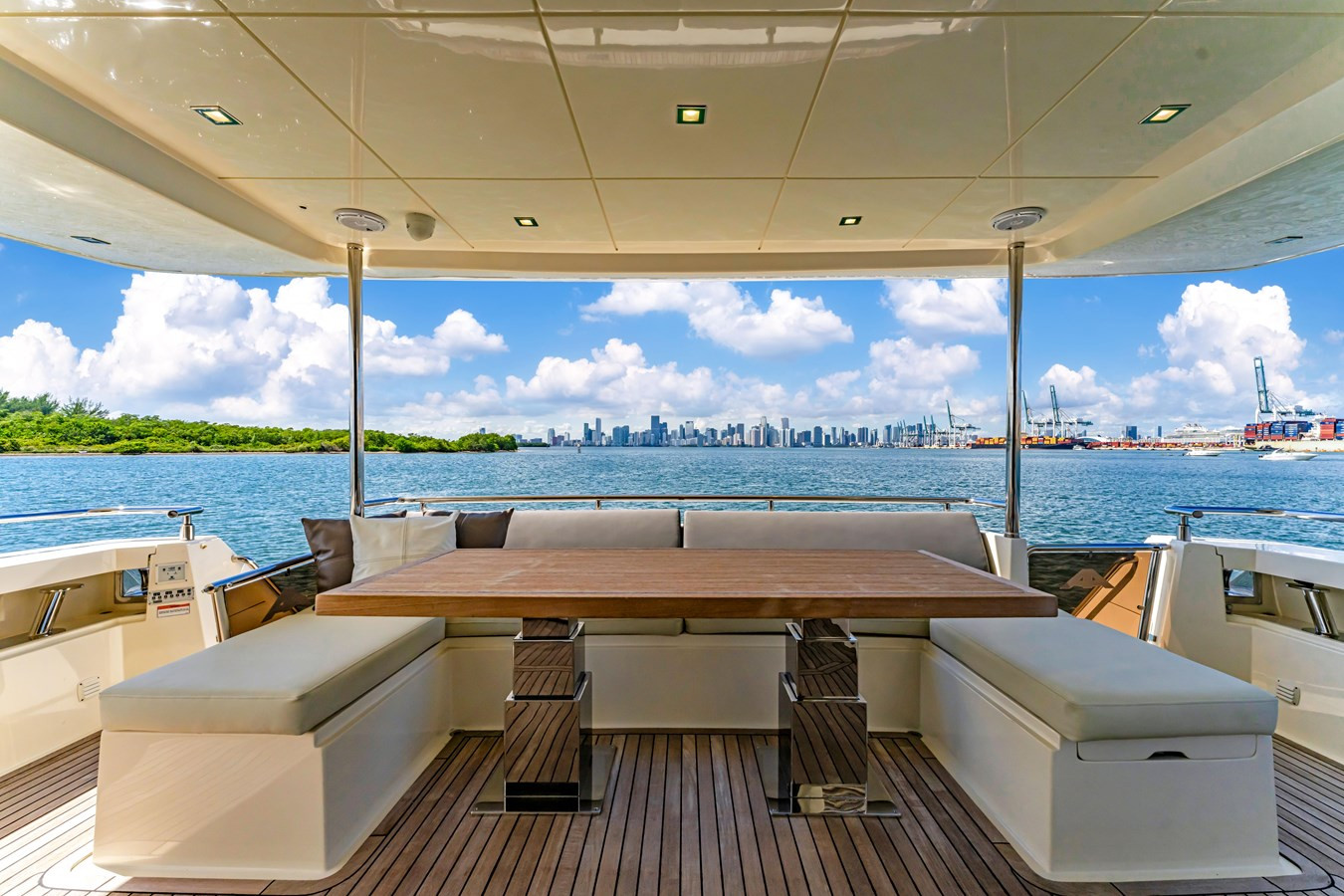 https://arconyachts.ams3.digitaloceanspaces.com/87355/conversions/large_4392639-optimize.jpg