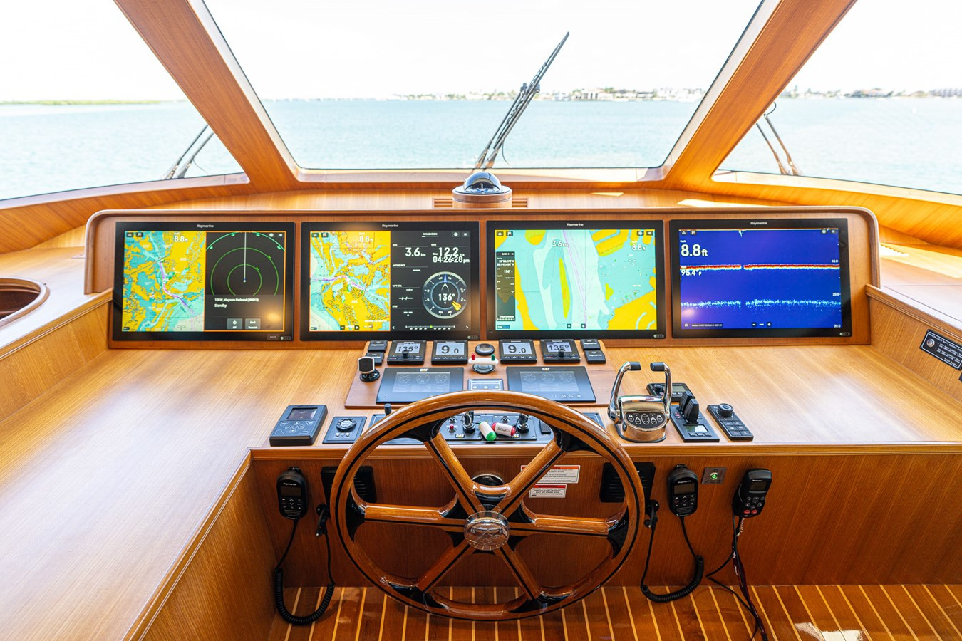 https://arconyachts.ams3.digitaloceanspaces.com/87379/conversions/large_4613181-optimize.jpg