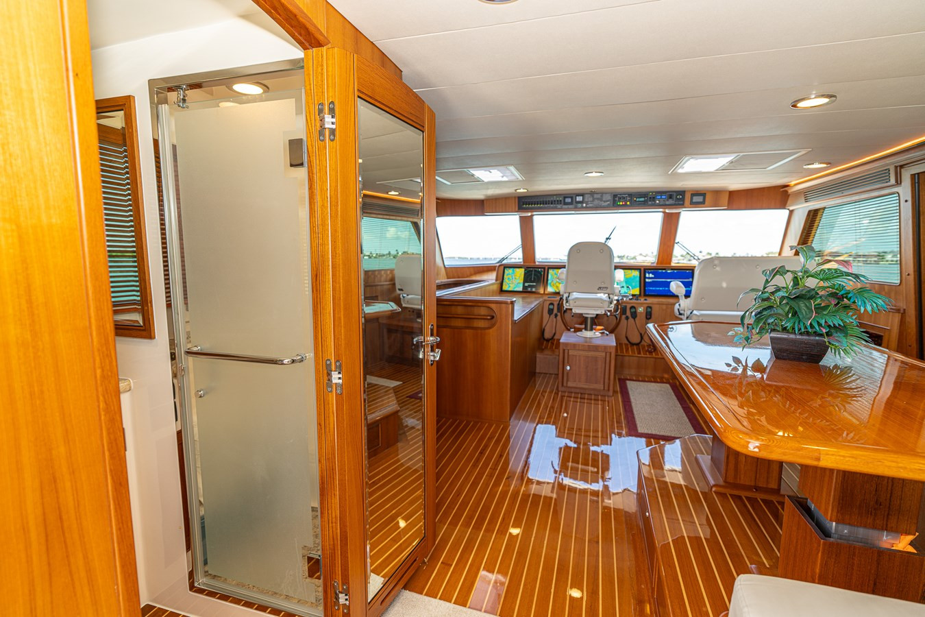 https://arconyachts.ams3.digitaloceanspaces.com/87386/conversions/large_4613184-optimize.jpg