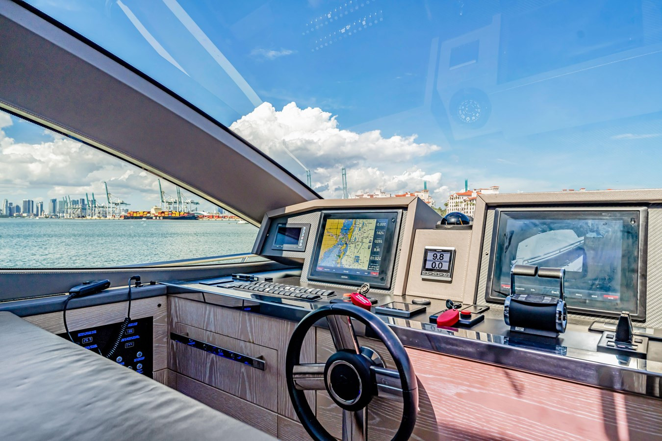 https://arconyachts.ams3.digitaloceanspaces.com/87411/conversions/large_4392658-optimize.jpg