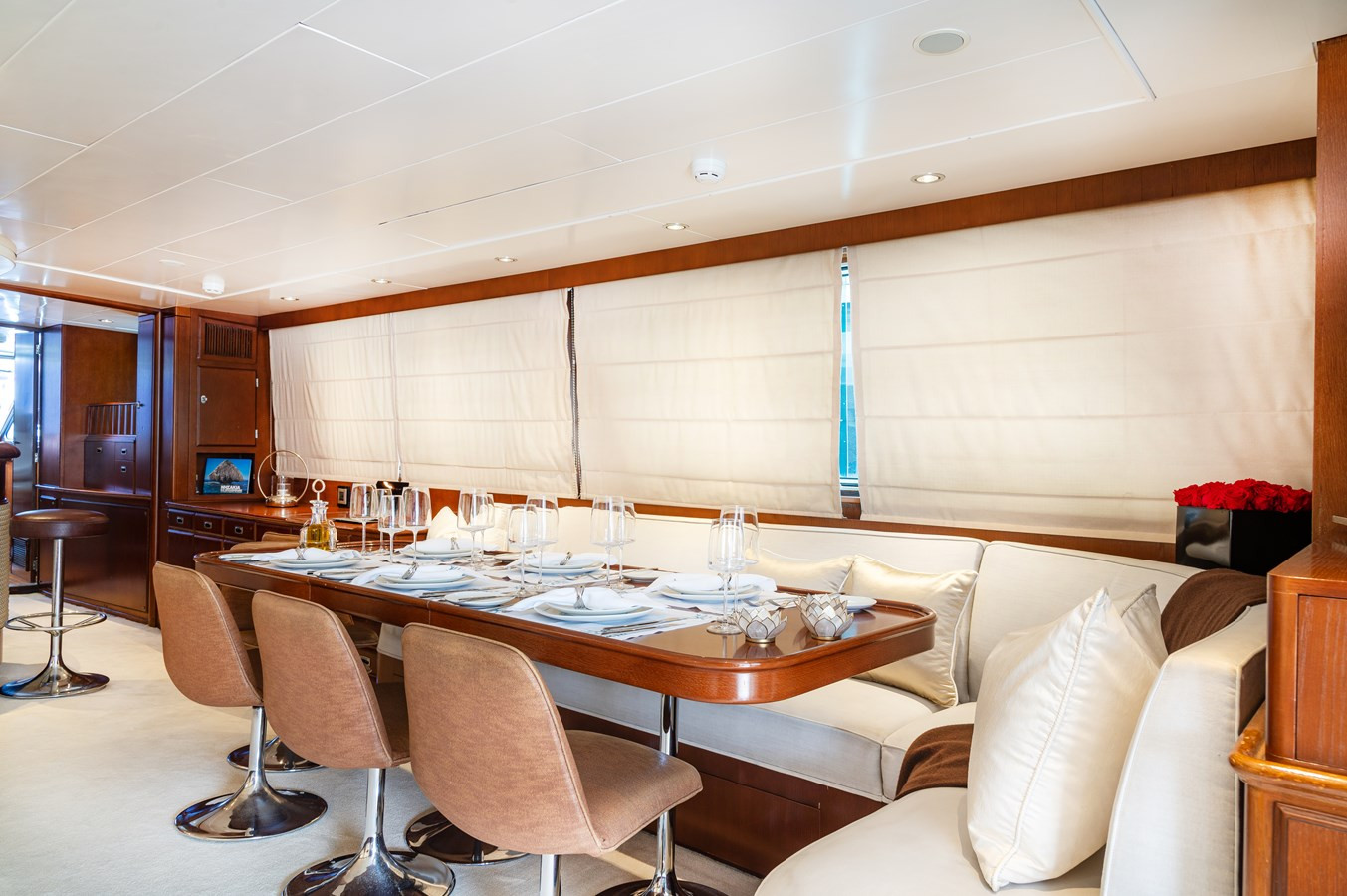 https://arconyachts.ams3.digitaloceanspaces.com/87446/conversions/large_4542516-optimize.jpg