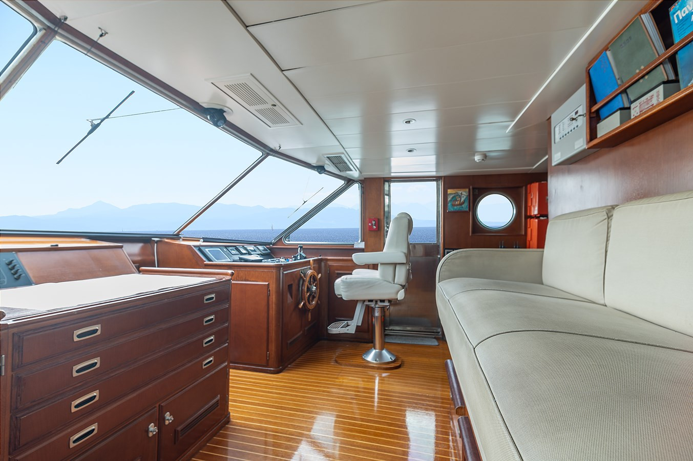 https://arconyachts.ams3.digitaloceanspaces.com/87457/conversions/large_4542523-optimize.jpg